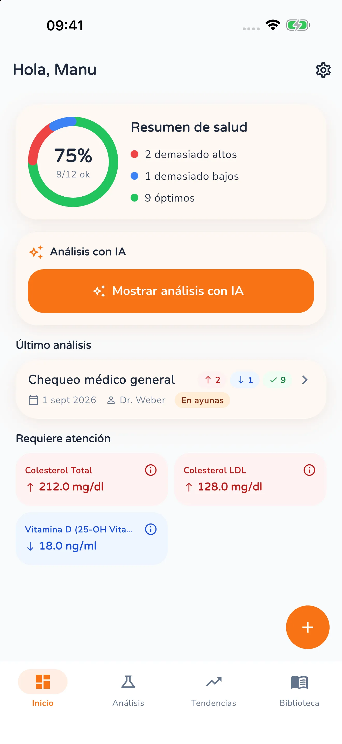 Panel de la app con el resumen de salud al 75 por ciento (9 de 12 valores correctos), el botón «Mostrar análisis con IA», el último análisis y tres valores bajo «Requiere atención»: colesterol total y LDL altos, vitamina D baja
