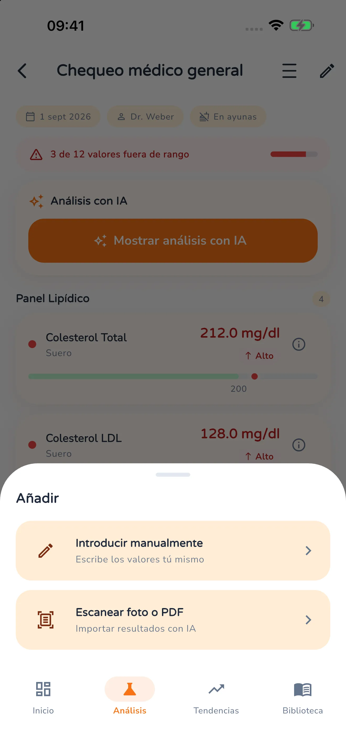 Hoja de añadir sobre la vista del análisis con los dos caminos: «Introducir manualmente — escribe tú los valores» y «Escanear foto o PDF — importar valores con IA»