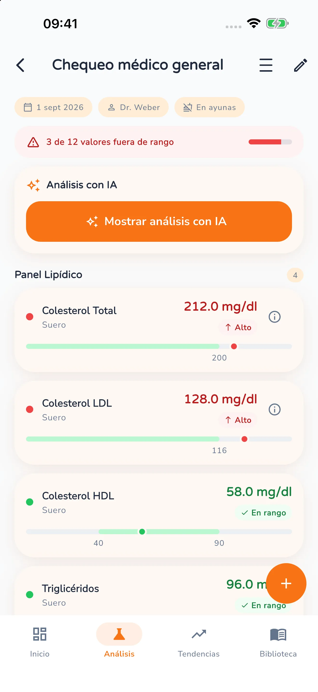 Vista de detalle del análisis «Chequeo médico general» con el aviso «3 de 12 valores fuera de rango» y el Panel Lipídico abierto: colesterol total 212,0 mg/dl y colesterol LDL 128,0 mg/dl marcados «Alto», colesterol HDL 58,0 mg/dl «En rango», cada uno con su barra de referencia